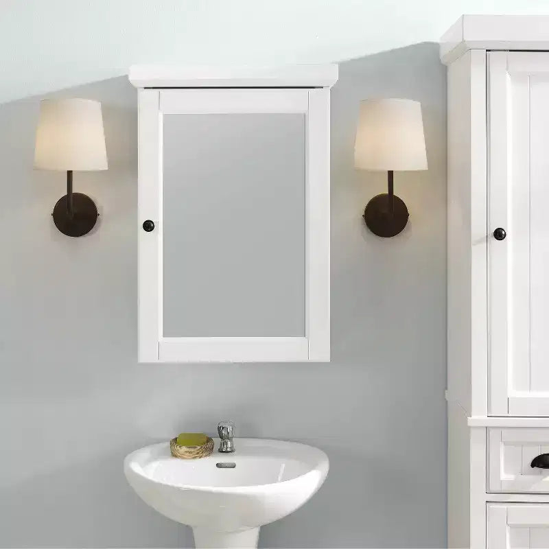 Colonne de salle de bain blanche en lin -: Rangement autoportant en MDF, 2 portes, 1 tiroir, 6 étagères, style côtier
