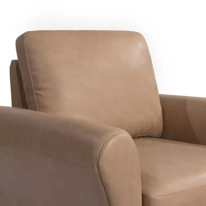 Chaise en similicuir marron clair