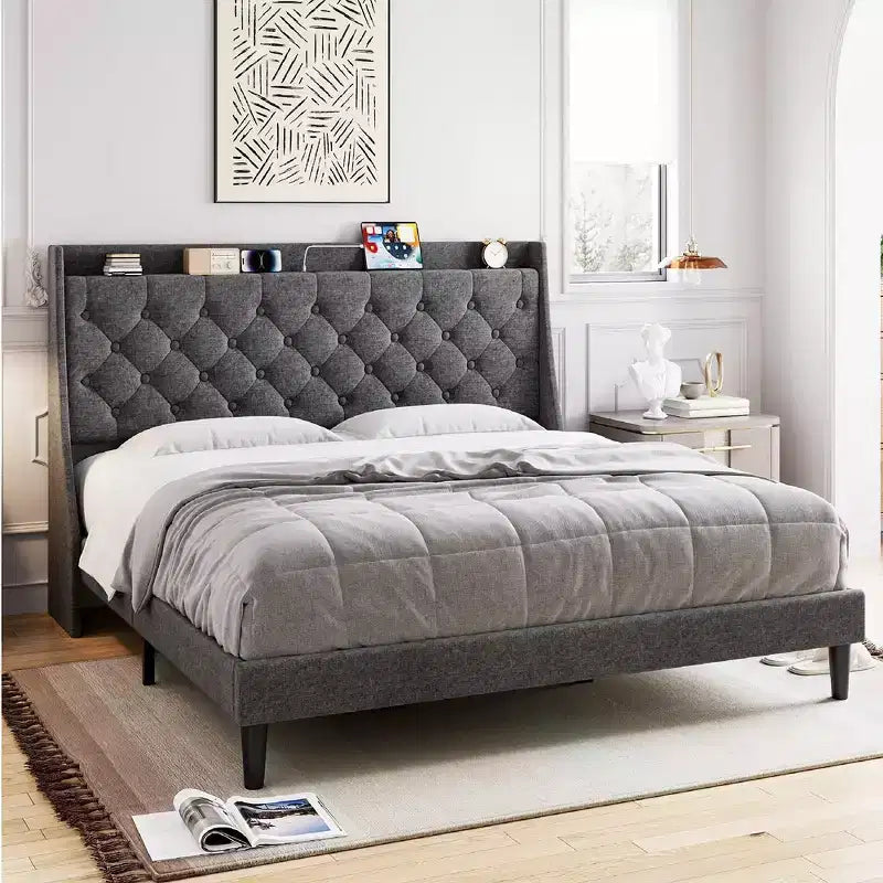 Cadre de lit King Size avec ports de charge et étagère de rangement, lit plateforme rembourré avec tête de lit capitonnée, sommier tapissier non requis, gris